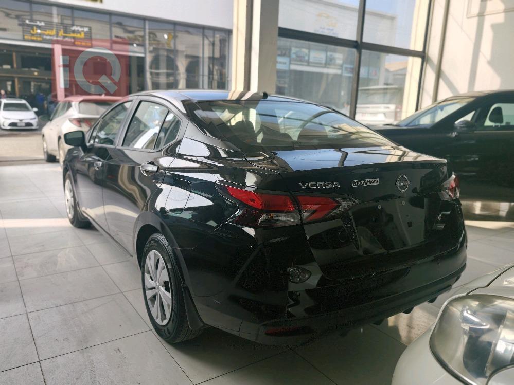 نيسان فيرسا